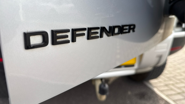 Land Rover Defender 90 Diesel 3.0 D200 Hard Top Auto